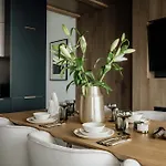 Crystal Pine - Loftaffair Collection شقة *