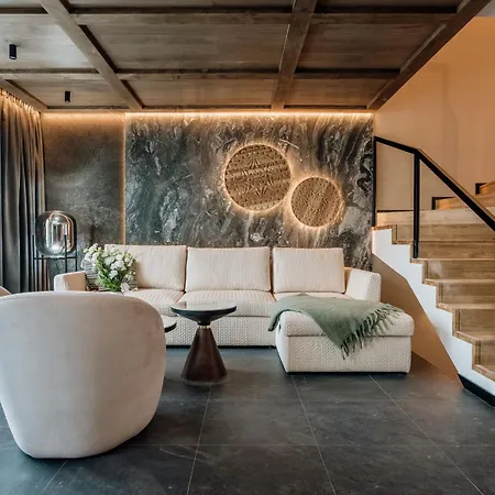 Crystal Pine Luxury With Jacuzzi & Sauna By Bqqk *