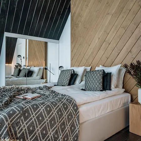 Crystal Pine Luxury With Jacuzzi & Sauna By Bqqk