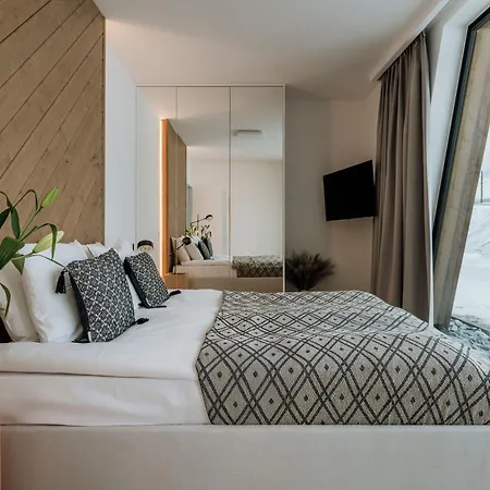 Apartment Crystal Pine Luxury With Jacuzzi & Sauna By Bqqk