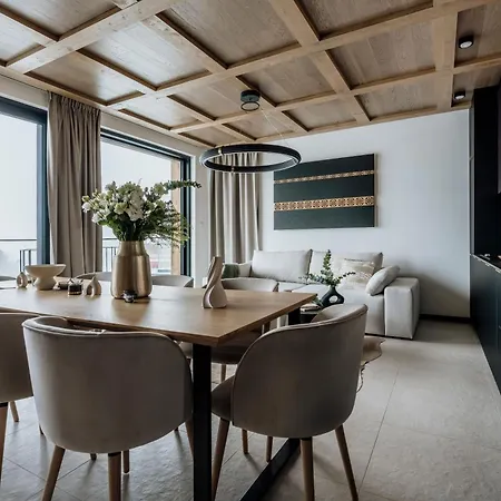 Apartment Crystal Pine Luxury With Jacuzzi & Sauna By Bqqk