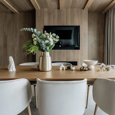 Crystal Pine Luxury With Jacuzzi & Sauna By Bqqk Apartment