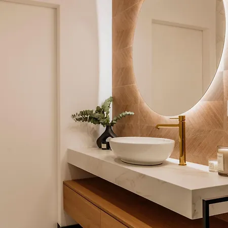 Crystal Pine Luxury With Jacuzzi & Sauna By Bqqk *