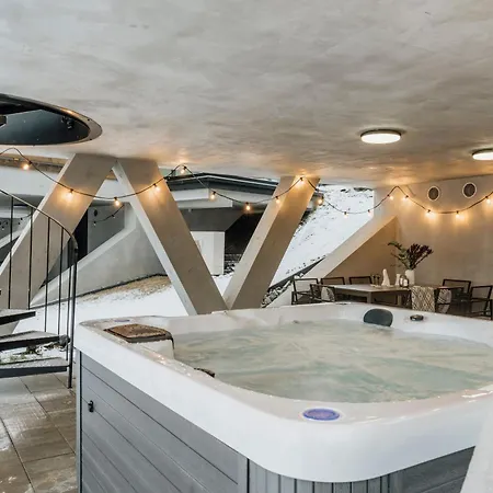Crystal Pine Luxury With Jacuzzi & Sauna By Bqqk Apartment