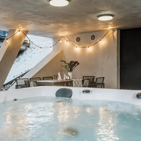 Apartamento Crystal Pine Luxury With Jacuzzi & Sauna By Bqqk