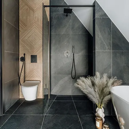 Crystal Pine Luxury With Jacuzzi & Sauna By Bqqk *
