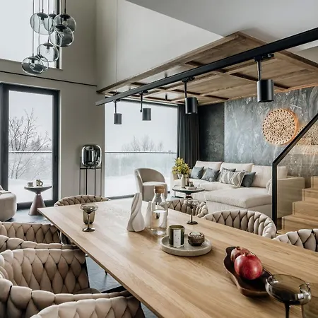 Crystal Pine Luxury Villas With Jacuzzi & Sauna By Bqqk Appartement