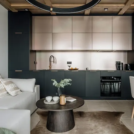 Crystal Pine Luxury With Jacuzzi & Sauna By Bqqk *