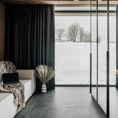 Crystal Pine Luxury With Jacuzzi & Sauna By Bqqk