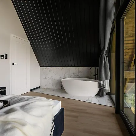 Crystal Pine Luxury With Jacuzzi & Sauna By Bqqk