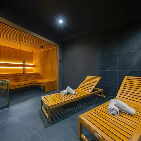 Crystal Pine Luxury With Jacuzzi & Sauna By Bqqk Apartment